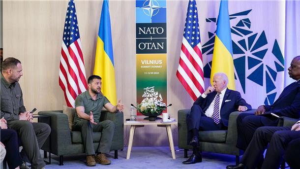 Krieg gegen die Ukraine: So ist die Lage Der ukrainische Präsident Wolodymyr Selenskyj schreibt auf der Plattform X: „Diese Abstimmung stärkt Amerikas Rolle als Leuchtturm der Demokratie und als Führer der freien Welt.“