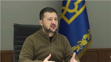 Der ukrainische Präsident Wolodymyr Selenskyj spricht während der Videokonferenz der Staats- und Regierungschefs der Gruppe der Sieben (G7) und der Ukraine.