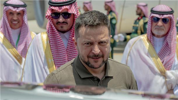 Der ukrainische Präsident Wolodymyr Selenskyj trifft beim 32. Gipfel der Arabischen Liga in Dschidda ein.
