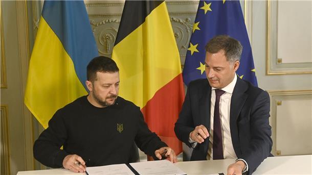 Selenskyj in Belgien - 30 Kampfjets für die Ukraine Der ukrainische Präsident Wolodymyr Selenskyj und der belgische Premierminister Alexander De Croo unterzeichnen eine Vereinbarung über bilaterale Sicherheitszusammenarbeit.