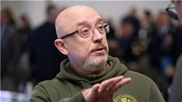 Der ukrainische Verteidigungsminister Olexij Resnikow ist wegen Berichten über überteuerte Lebensmittelankäufe zu einer Anhörung vors Parlament geladen worden.