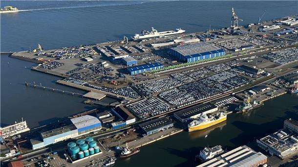 Der Umschlag im Seeverkehr hat im Cuxhavener Hafen im ersten Halbjahr im Vergleich zum Vorjahr enorm zugenommen. 1,8 Millionen Tonnen konnten im Seegüterumschlag verzeichnet werden, 61 Prozent mehr als im ersten Halbjahr 2024.
