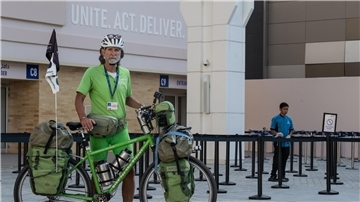 Der Umweltschützer Michael Evertz ist mit dem Fahrrad von Berlin nach Dubai gereist.