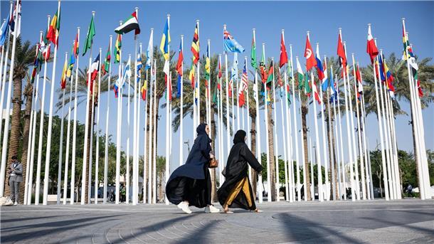 COP28: Fossiler Ausstieg fehlt im Entwurf für Abschlusstext Der UN-Klimagipfel in Dubai soll morgen zu Ende gehen - sollte er nicht verlängert werden.