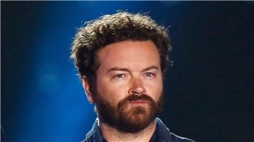 Der US-Schauspieler Danny Masterson ist wegen Vergewaltigung zu einer langen Haft verurteilt worden.