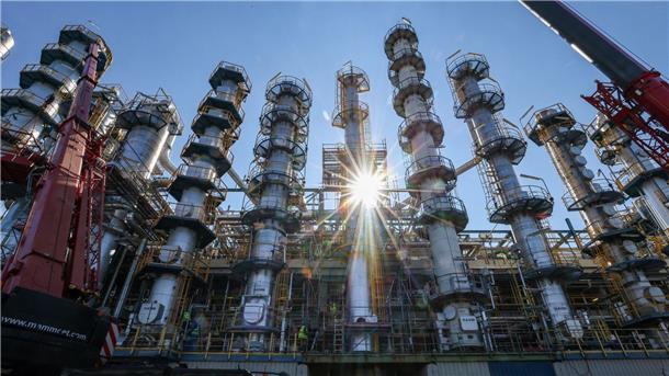 Wirtschaft und Gewerkschaft enttäuscht über „Chemiegipfel“ Der Verband der Chemischen Industrie warnt: Wenn es bezüglich eines Industriestrompreises keine kurzfristigen Lösungen gebe, müsse man sich über zukünftige Themen keine Gedanken mehr machen.