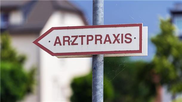 Der Verband medizinischer Fachberufe hat zum ersten Mal in seinem 60-jährigen Bestehen zu einem Warnstreik der Arzthelferinnen und -helfer aufgerufen.