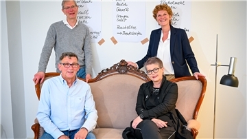 Der Verein City Skipper mit Claudia Bitti und Digitallotse Michael Arzenheimer sowie vorne Joachim Haack und Christiane Lührs hat sehr viele Projekte in der Innenstadt angestoßen.