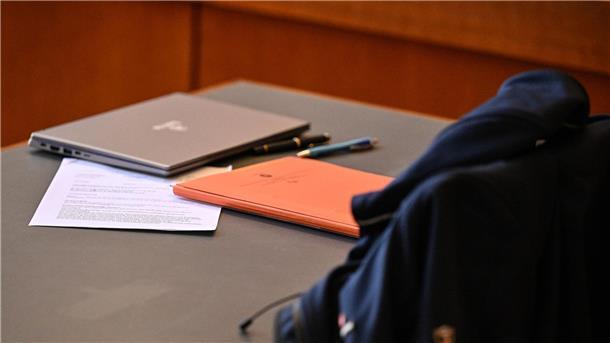 Junger Mann wegen Zwangsprostitution vor Gericht Der Verteidiger beantragte den Ausschluss der Öffentlichkeit.