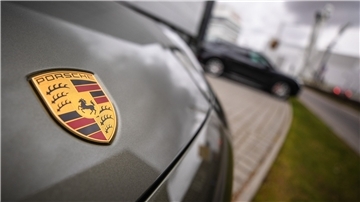 Der Volkswagen-Konzern wird seine Sportwagentochter Porsche AG an die Börse bringen. Die Zeichnungsfrist für die Vorzugsaktien der Porsche AG beginnt.
