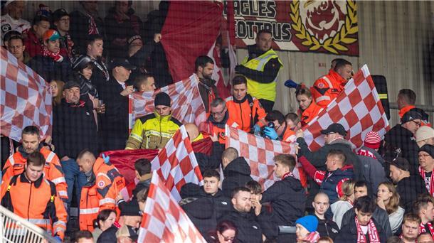 Notfall bei Cottbus-Spiel: Fan im Block behandelt Der Vorfall ereignete sich vor dem Spiel.