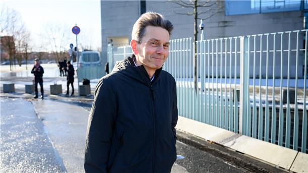 Mützenich zu Taiwan-Äußerung: Macron hat recht Der Vorsitzende der SPD-Bundestagsfraktion, Rolf Mützenich, hat sich zu Marcon Aussage im Taiwan-Konflikt geäußert.