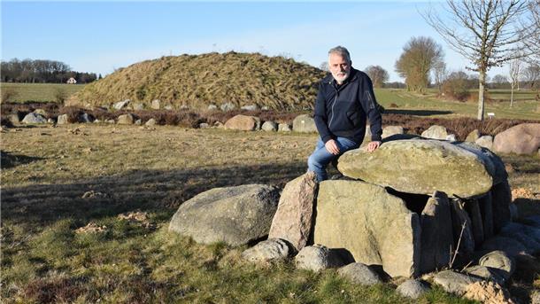 Der Vorsitzende des Anderlinger Kulturvereins, Andreas Brunkhorst, auf dem Bildsteingelände.