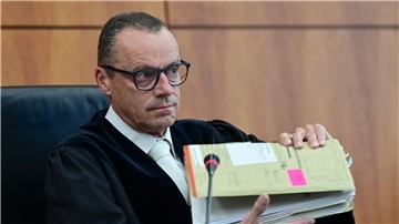 Der Vorsitzende Richter beim Prozessauftakt im Landgericht Kassel.