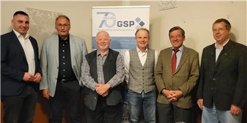 GSP Elbe-Weser: Alter Vorstand bleibt mit Wunsch nach Verjüngung  Der Vorstand der Gesellschaft für Sicherheitspolitik, Sektion Elbe-Weser: (von links) Janis Düls (Sprecher JGSP), Werner Hinrichs, Hans Dieter Kück, Axel Loos, Rainer Meyer zum Felde (GSP-Landesbereichsleiter Niedersachsen/Bremen) und Axel Franke.
