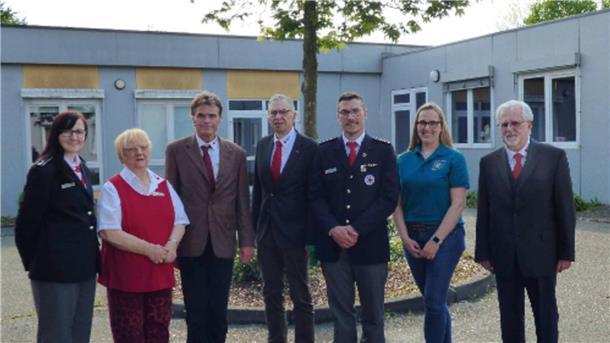 Der aktuelle Vorstand des DRK-Ortsvereins (von rechts): Vorsitzender Bernd Kampa, Maya Haker als Leiterin JRK, Bereitschaftsleiter Chris Knoblauch, stellvertretender Vorsitzender Reiner Kuball, Schatzmeister Gerhard Hübner, Beisitzerin Heidi Goldbaum und Anja Klein als stellvertretende Schatzmeisterin.