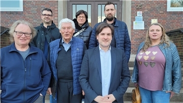 Der Vorstand des Freundeskreises Swinemünde (von links): Dr. Andreas Schmidt, Jens Locker, Mitglied Fritz Jacob, Aneta Locker, Nils Siemen, Thomas Neumann und Claudia Kimmel. Auf dem Bild fehlt Carsten Seyfarth.