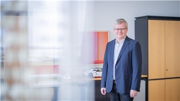 Der Vorstandsvorsitzende der Weser-Elbe Sparkasse, Peter Klett, verabschiedet sich in den Ruhestand.