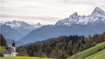 Der Watzmann (r) ist der dritthöchste Berg Deutschlands (2713 Meter).