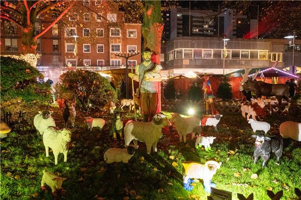 Der Weihnachtsmarkt 2022 rund um die Große Kirche startet wieder.