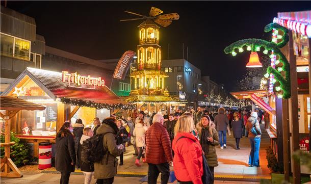 Der Weihnachtsmarkt 2022 rund um die Weihnachtspyramide startet wieder.