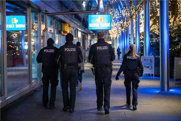 Der Weihnachtsmarkt 2022 startet wieder. Die Polizei passt auf.