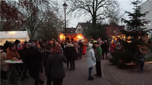 Der Weihnachtsmarkt in Blexen findet wieder rund um die Kirche statt.