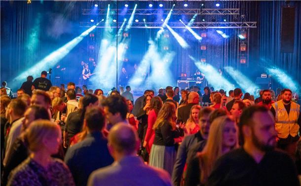 Der Weihnachtszauber des Jahres 2023 startet wieder mit 4000 Partywütigen in der...