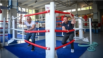 Der Weser-Boxring startet wieder nach der Corona-Krise. Rechts: Marco Blome, 1. Vorsitzender und Mohamed Zaher, 2. Vorsitzender.