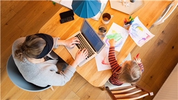 Der Wiedereinstieg in den Beruf nach Elternzeit ist nur einer von vielen Bereichen, dem sich die Koordinierungsstelle Frauen und Wirtschaft thematisch widmet. Das Programm ab September enthält auch Angebote zu Finanzen oder dem Quereinstieg mit über 50.