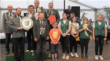Der Wilstedter Schützenverein freut sich über ein komplettes Königshaus. 