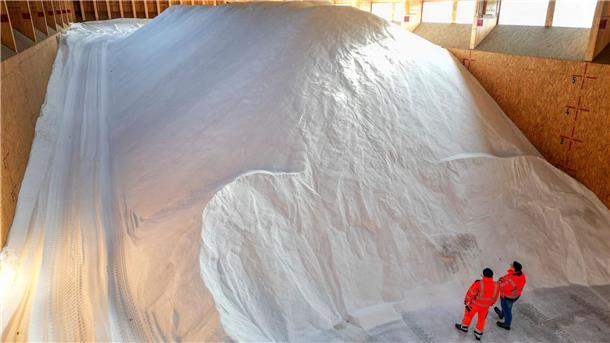 Der Winter kann kommen: 4400 Tonnen Streusalz liegen in der Salzhalle der Stadtreinigung Leipzig bereit. 