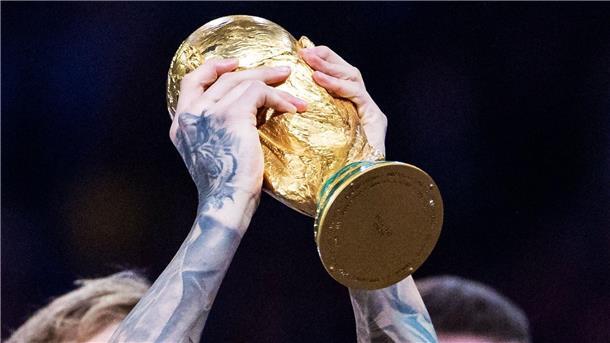 FIFA bewertet WM-Bewerbung aus Saudi-Arabien äußerst positiv Der WM-Pokal wird 2034 in Saudi-Arabien vergeben.
