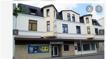 Der Zeitpunkt, eine Genossenschaft oder einen Verein zu gründen, der den Filmpalast dann betreibt, wäre günstig: Das Gebäude, in dem sich das Kino befindet, wird bei Ebay-Kleinanzeigen zum Verkauf angeboten.