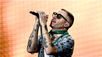 Der Zentralrat der Juden übt massive Kritik am geplanten Auftritt des umstrittenen US-Rappers Macklemore beim Deichbrandfestival. 
