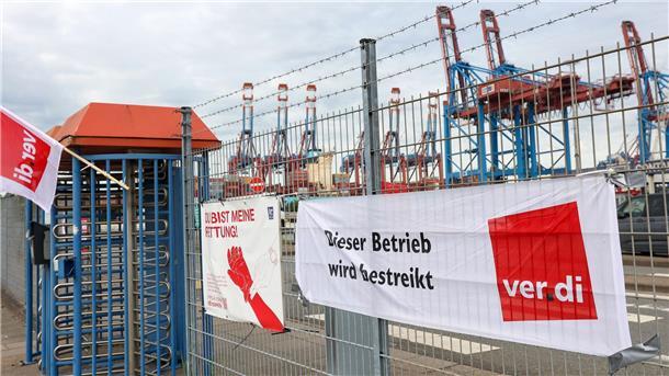 Warnstreik der Hafenarbeiter wird ausgeweitet Der Zentralverband der deutschen Seehafenbetriebe bot zuletzt zum 1. Juni eine Lohnerhöhung um 2,5 Prozent, mindestens aber 60 Cent mehr pro Stunde an.