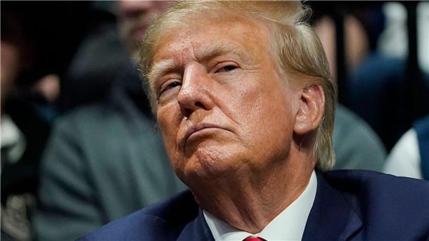 Zivilprozess wegen Vergewaltigungsvorwurf startet ohne Trump Der Zivilprozess wegen eines Vergewaltigungsvorwurfs gegen den ehemaligen US-Präsidenten Donald Trump hat begonnen.