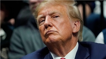 Der Zivilprozess wegen eines Vergewaltigungsvorwurfs gegen den ehemaligen US-Präsidenten Donald Trump hat begonnen.