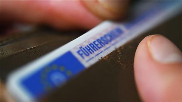 Streit um geplante EU-Führerscheinregeln spitzt sich zu Der Zoff um verschärfte EU-Führerscheinregeln spitzt sich weiter zu.