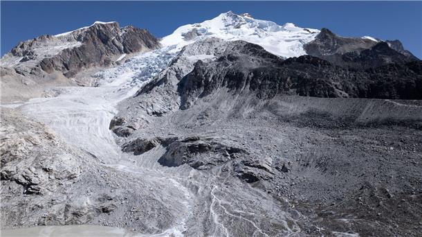 Anden-Gletscher in beispiellosem Maß geschrumpft Der Zongo-Gletscher in der Region Huayna Potosi in Bolivien