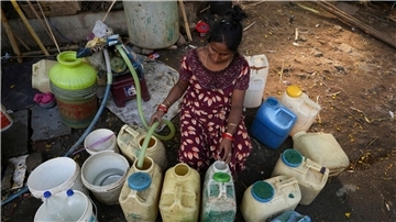Der Zugang zu sauberem Trinkwasser ist in vielen Gegenden der Welt keine Selbstverständlichkeit. Die Klimakrise verstärkt das Problem zusätzlich.