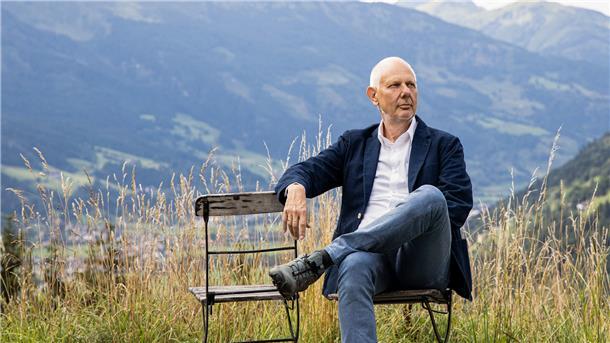 Der Zukunfts- und Trendforscher Matthias Horx ist überzeugt davon, dass Corona wichtige Innovationen anstößt und unsere Gesellschaft wie Wirtschaft verändert.
