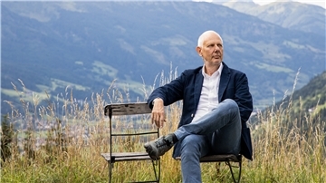 Der Zukunfts- und Trendforscher Matthias Horx ist überzeugt davon, dass Corona wichtige Innovationen anstößt und unsere Gesellschaft wie Wirtschaft verändert.