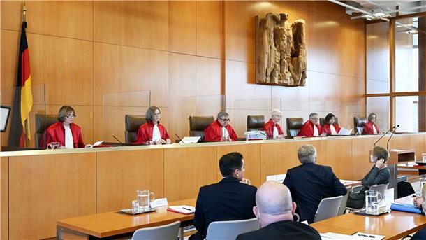 Der Zweite Senat des Bundesverfassungsgerichts eröffnet die mündliche Verhandlung über staatliche Fördergelder für die Desiderius-Erasmus-Stiftung.
