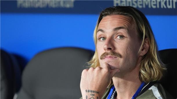 Wirbel um FC St. Paulis Kapitän Irvine Derzeit nur als Zuschauer bei Spielen seines FC St. Pauli dabei: Kapitän Jackson Irvine.