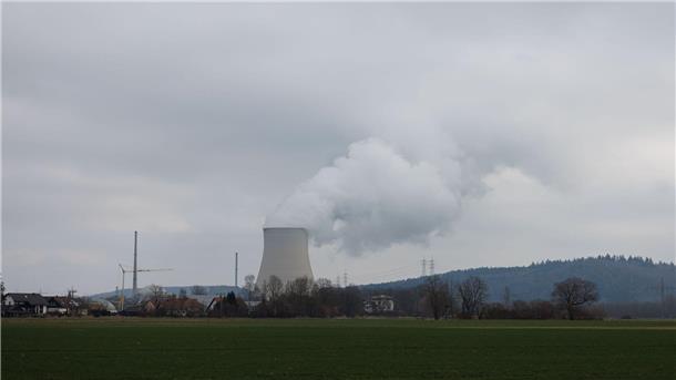 Lemke: „Es bleibt beim Atomausstieg Mitte April“ Derzeit sind noch drei Atomkraftwerke in Deutschland in Betrieb: Darunter Isar 2 im bayerischen Landshut.