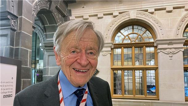 „Deutschland ist in Schwierigkeiten, weil es nicht das Positive, das es erreicht hat, zunichte machen will“, sagt Alfred Dubs.
