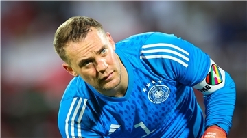 DFB-Kapitän Manuel Neuer wird die Kapitänsbinde mit der Aufschrift "One Love" zum WM-Auftakt nicht tragen.