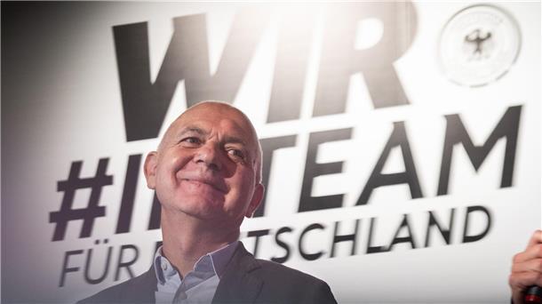 DFB-Präsident Bernd Neuendorf auf EM-Besuch in Zürich 
