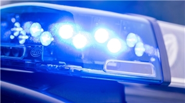 Die 18-Jährigen waren mit mehr als 100 Stundenkilometern in der Stadt unterwegs. Die Polizei beschlagnahmte deswegen ihre Führerscheine und Autos.